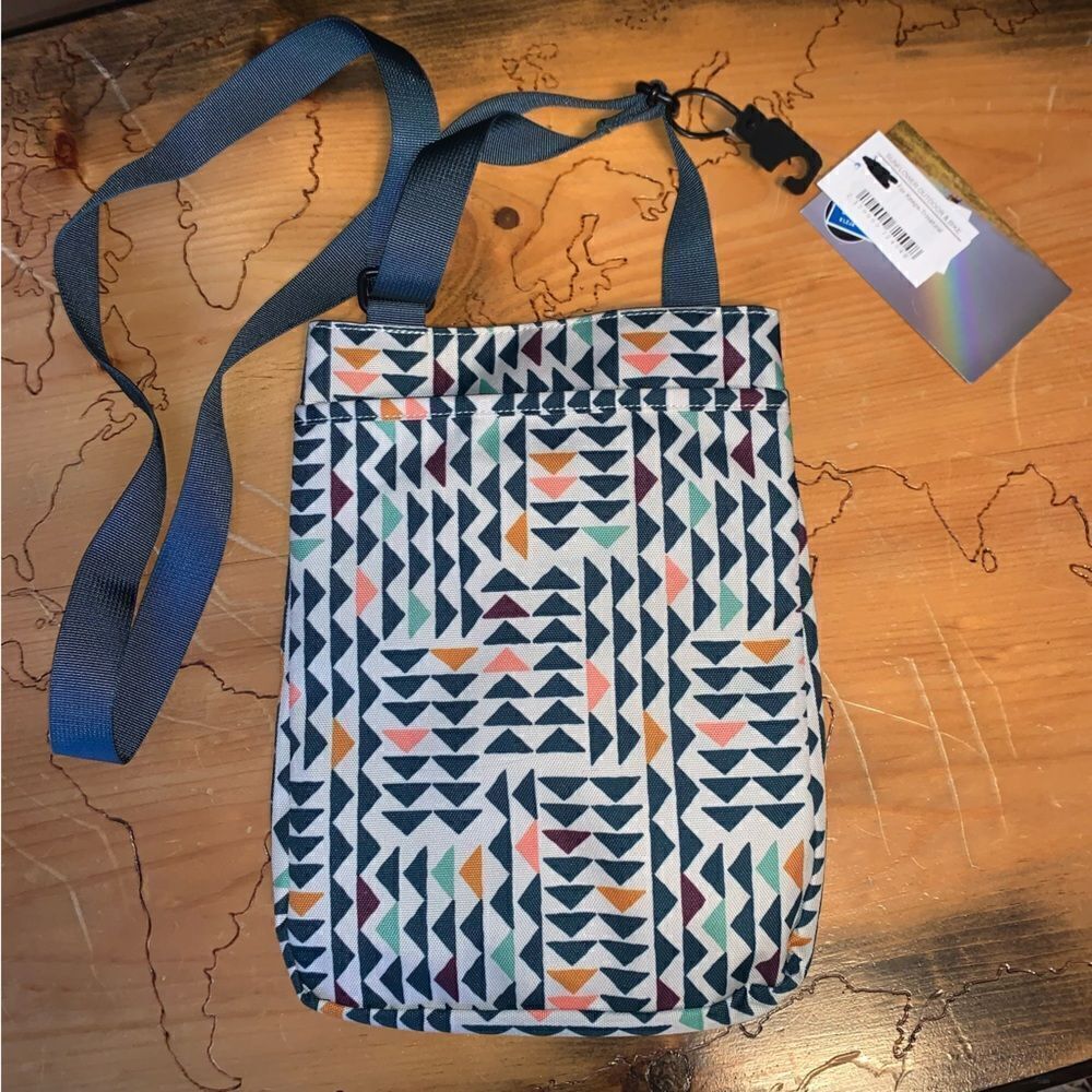 KAVU For Keeps & Renrose Trinatural crossbody bag - Picture 2 of 11